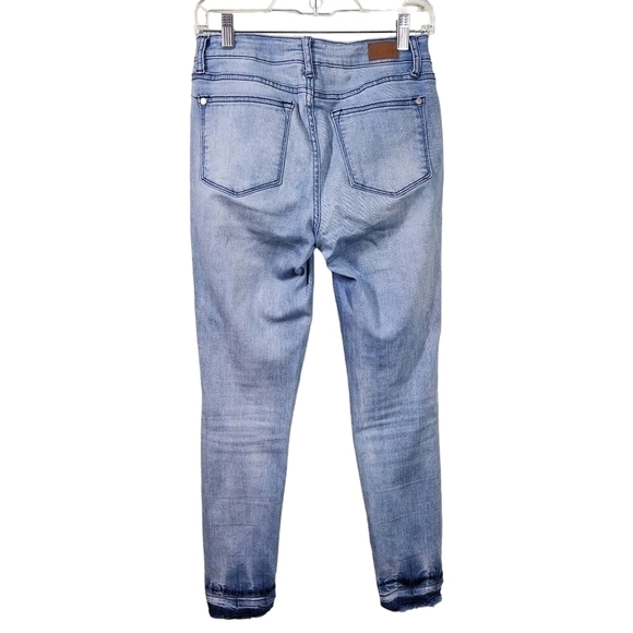 Judy Blue Jeans Lydia Released Hem Light Wash, sz 26" - Picture 2 of 9